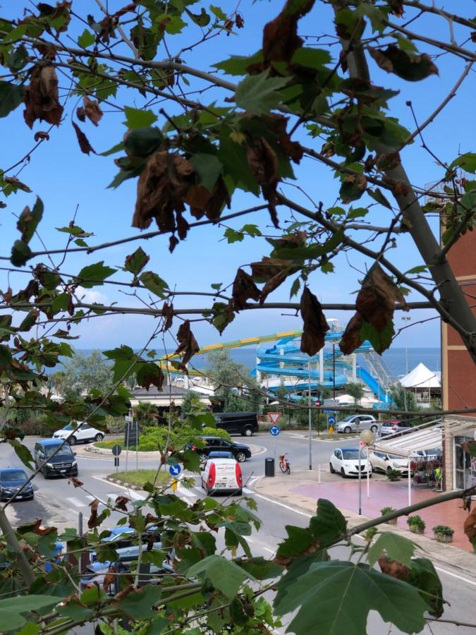 Hotel Criss Rimini Eksteriør billede
